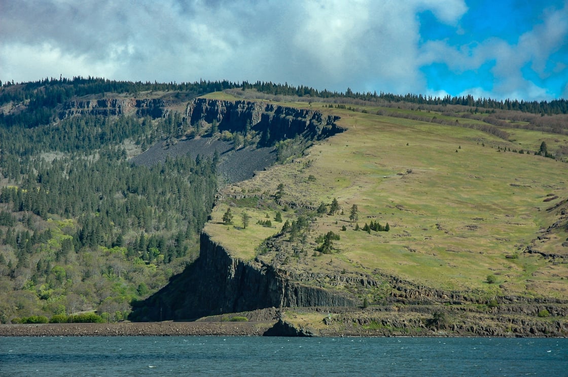 Curved thrust wall and tectonic plate in Oregon_AwayWeGo50