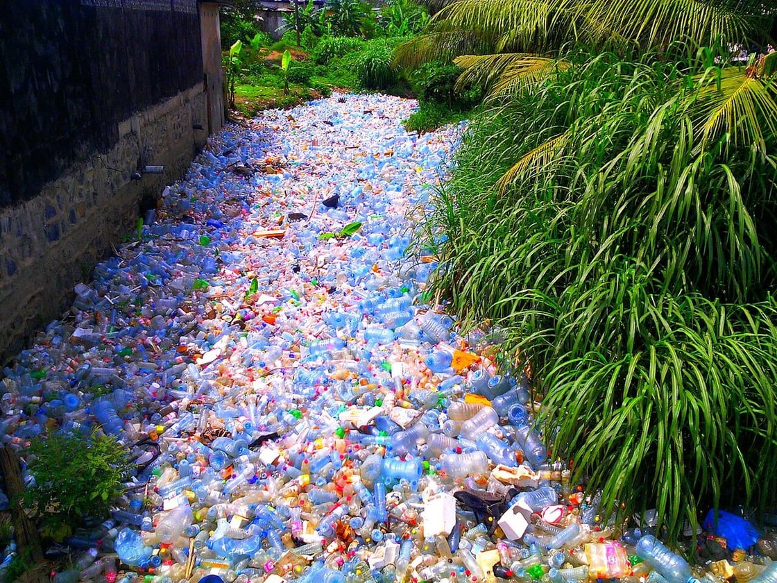Plastics trail_Wikimedia Commons