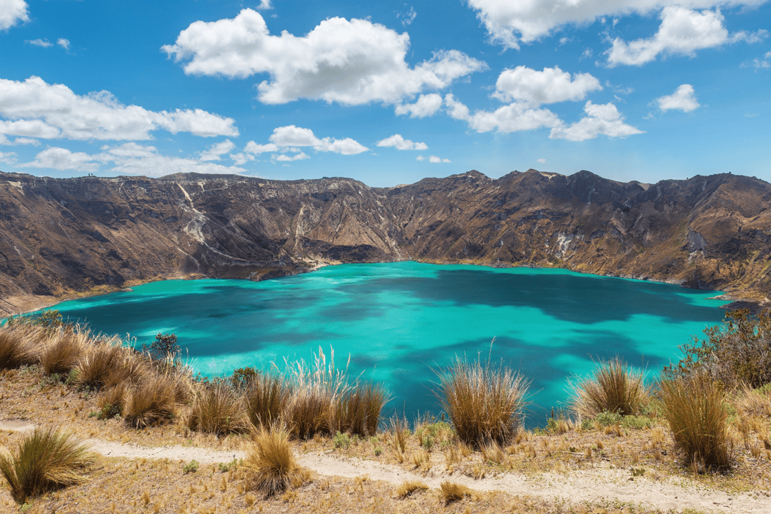 Quilotoa-volcanic-crater-lagoon-Ecuador